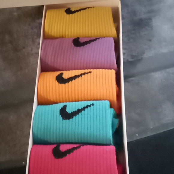 Nike Colorful Ankle Socks Set of 4 Yellow, Purple, Pink, Blue - Picture 3 of 5